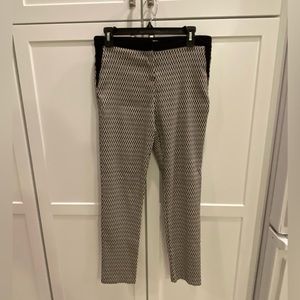 Have Brand Woman’s Black and White EKG type design.